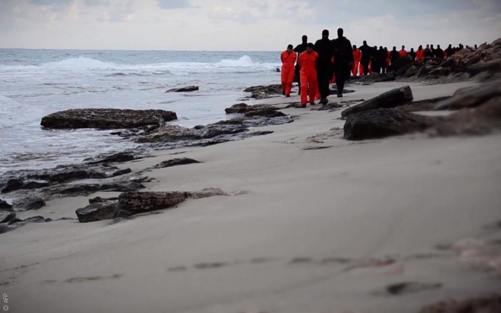 صور من العالم العربي هزت العالم .. صورنا التي لن ينساها العالم - إعدام داعش للأقباط في ليبيا